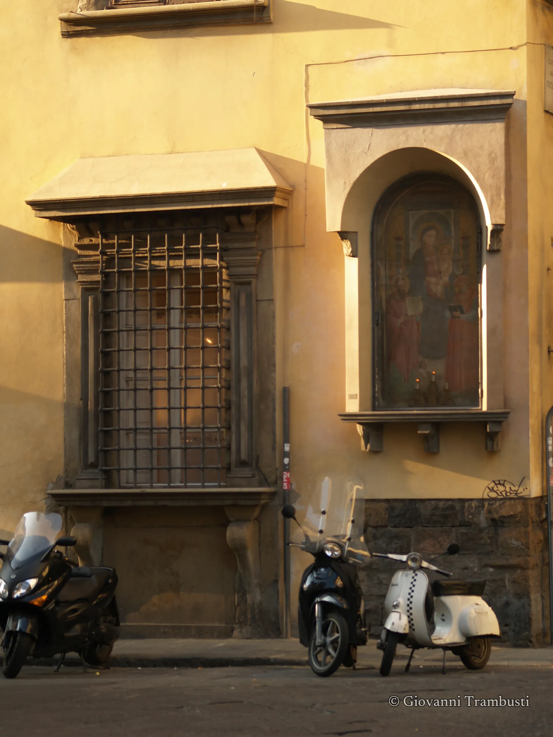 Windows 032, Florence — fotografia di Giovanni Trambusti