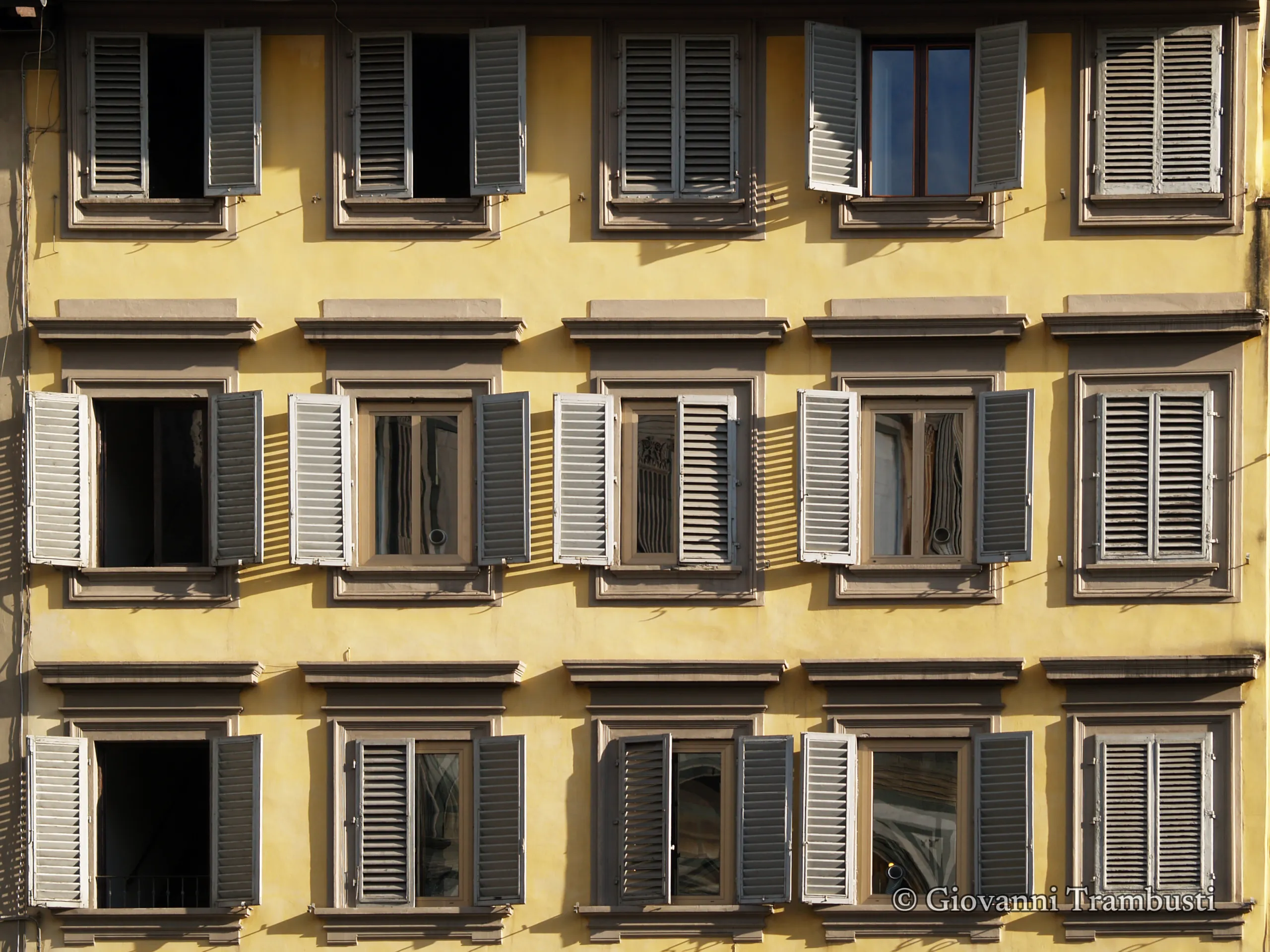 Windows 044, Florence — fotografia di Giovanni Trambusti