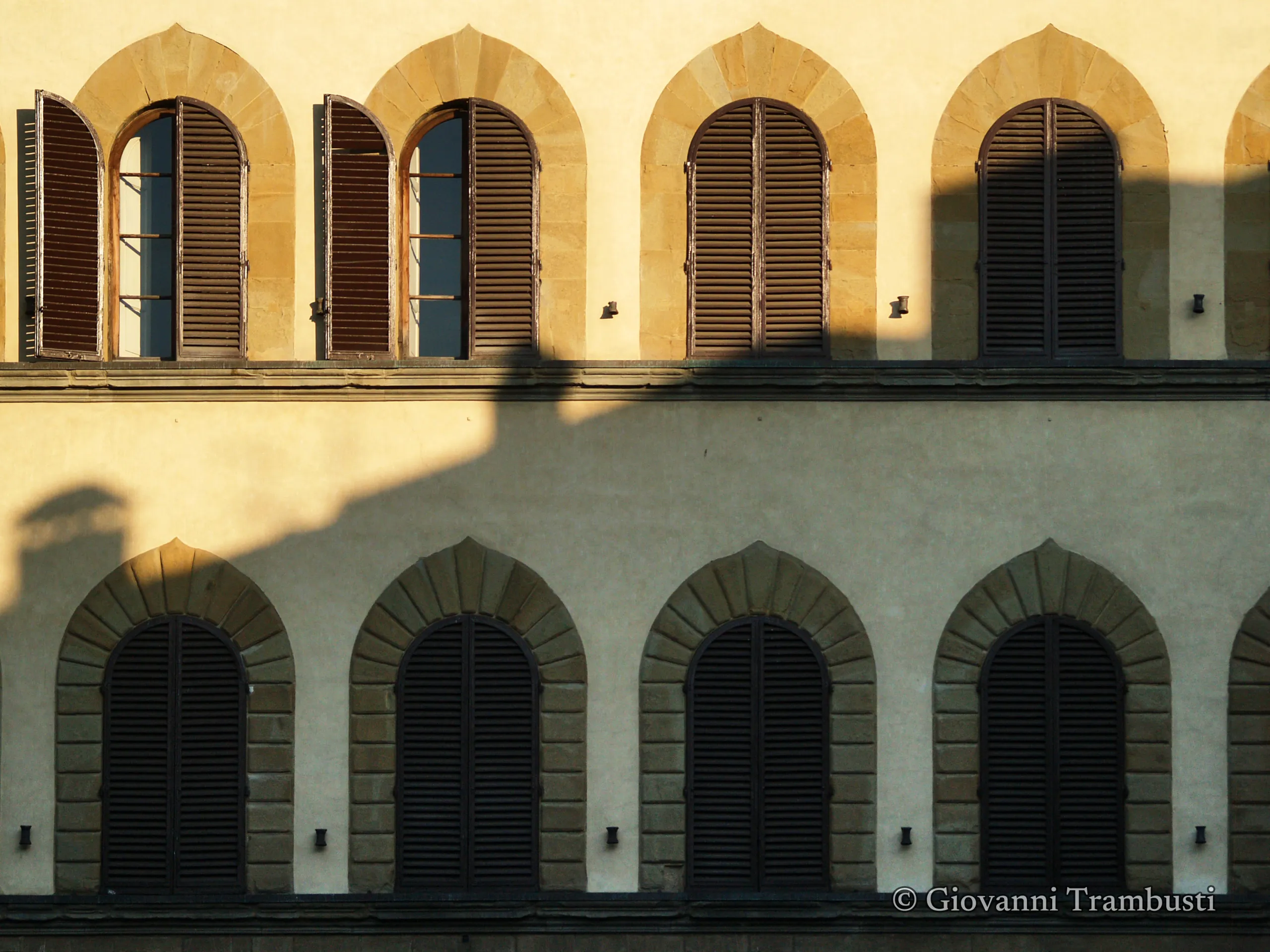 Windows 048, Florence — fotografia di Giovanni Trambusti